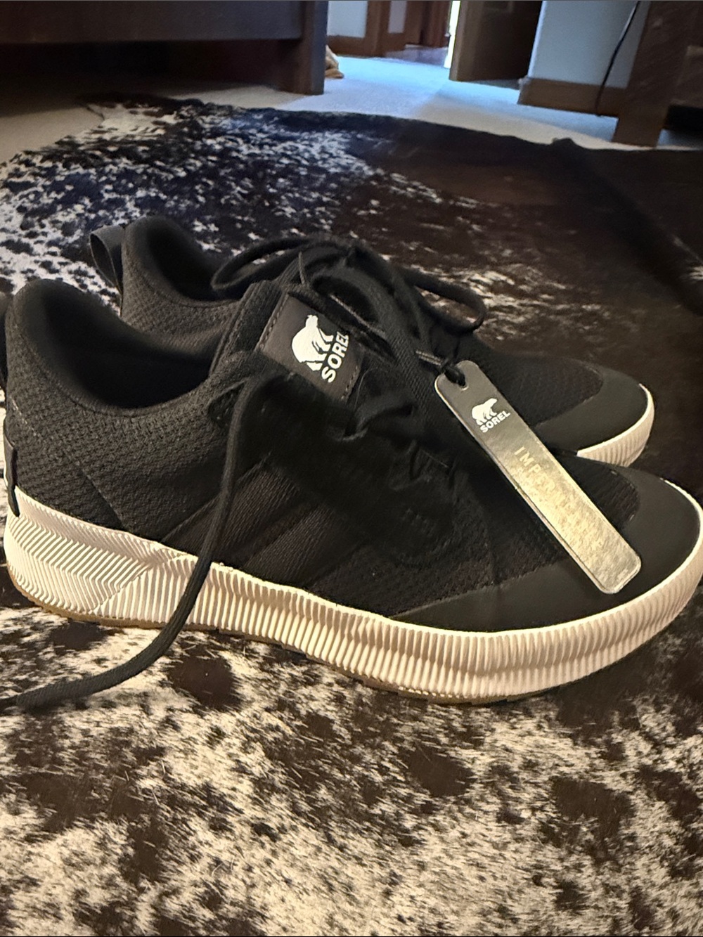 Sorel Women’s out and about lII low top Black Sneakers with White Sole 7.5